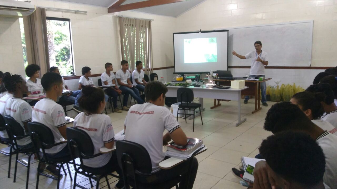 5_capacitação teórica e prática dos jovens alunos da CFAF.jpg